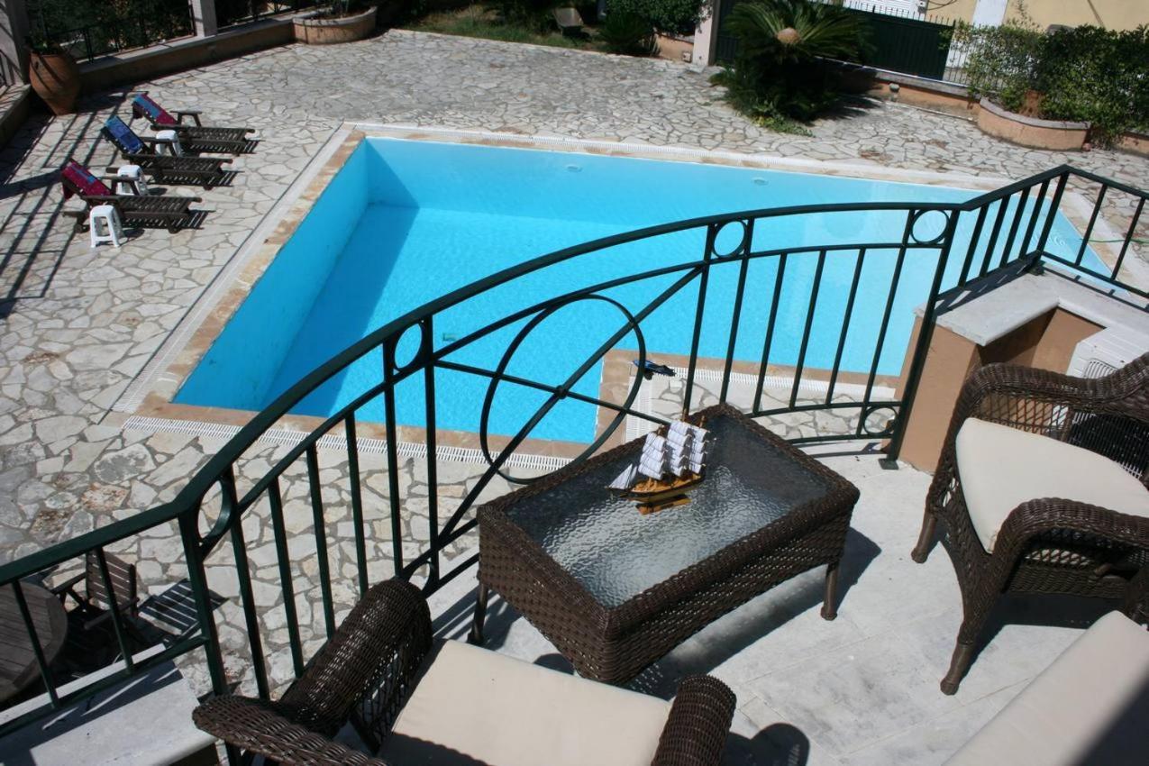 Durrell Corfu Strawberry-Pink Villa Perama  Luaran gambar