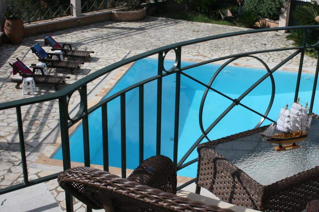 Durrell Corfu Strawberry-Pink Villa Perama  Luaran gambar